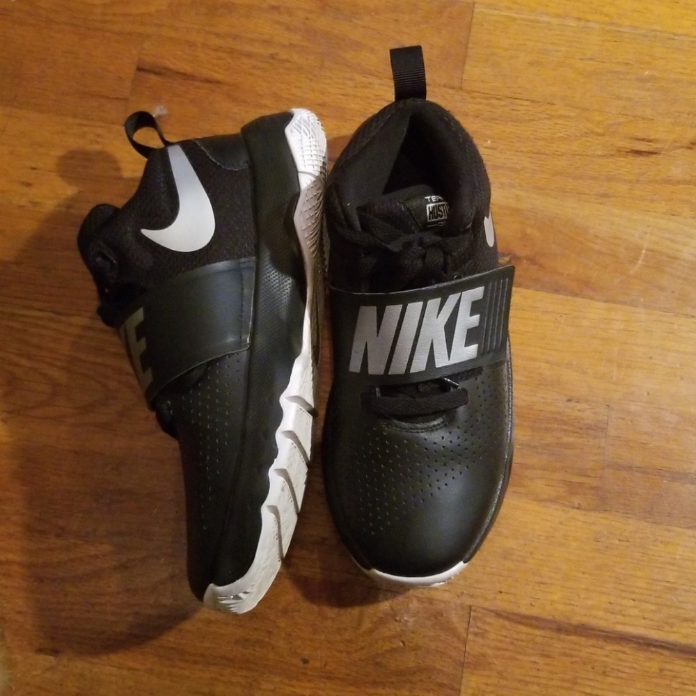 Nike tennis shoes